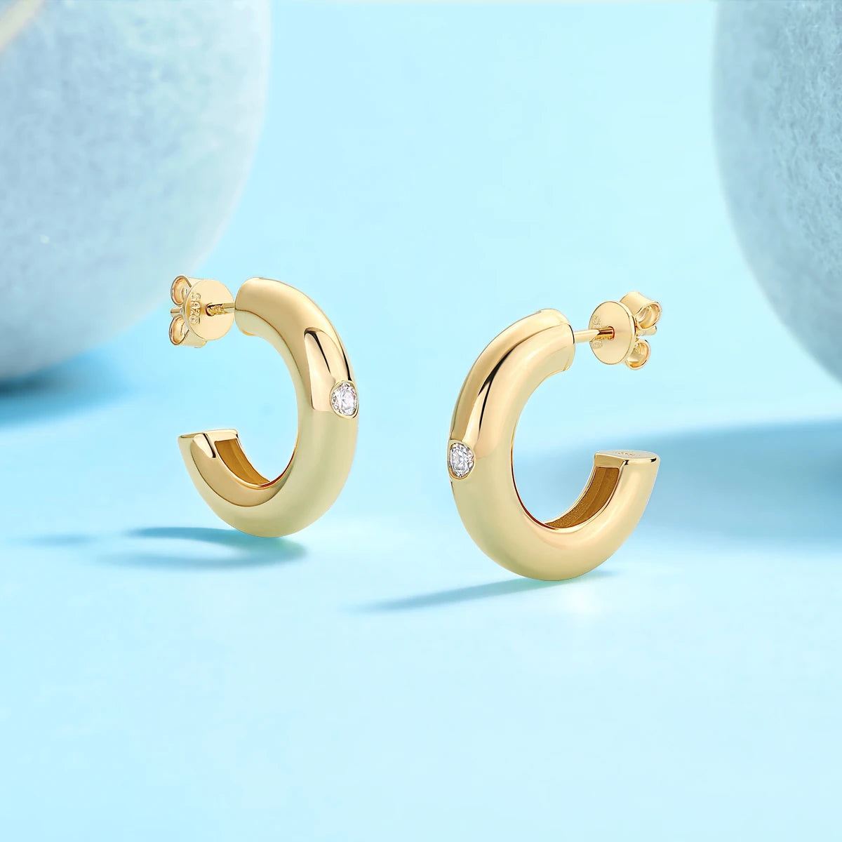 1 Pair Round Hoop Earrings 925 Sterling Silver 18K Gold Plated with Center Moissanite Stone Elegant Jewelry for Women Gift