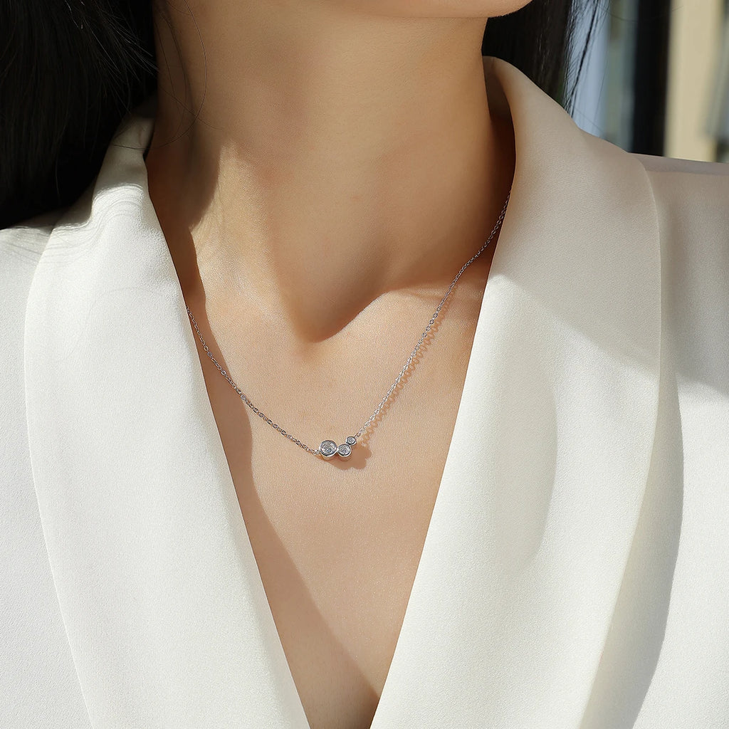 JIUZUAN Three Stone Moissanite Necklace 925 Silver 18K Gold Plated Elegant Jewelry Gift for Women Comes with GRA Certificate
